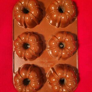 Nordic Ware Bundt-lette Pan 6 Cups Heavy Cast Aluminum Cake Mold - Brown & White